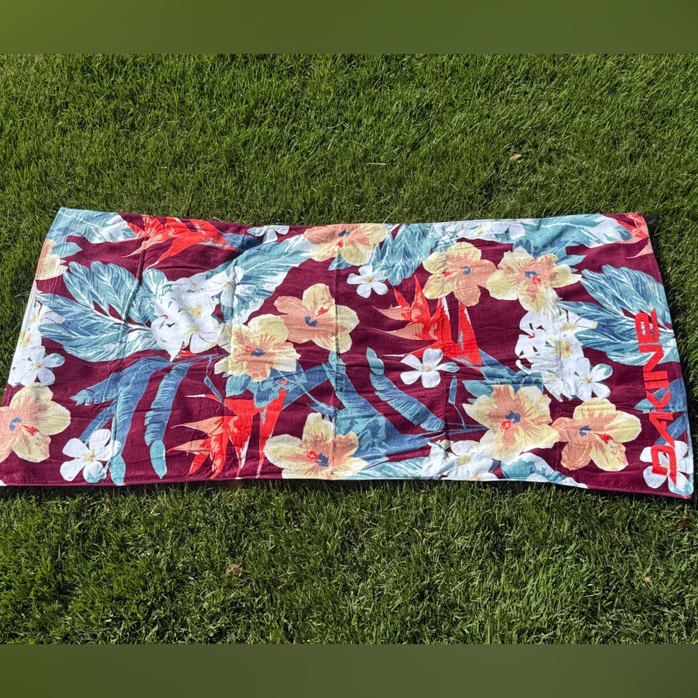 Dakine Floral Beach Towel - Red and Blue